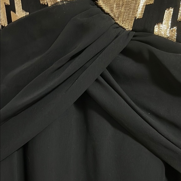 Elegant Black and Gold Dress - Picture 5 of 11